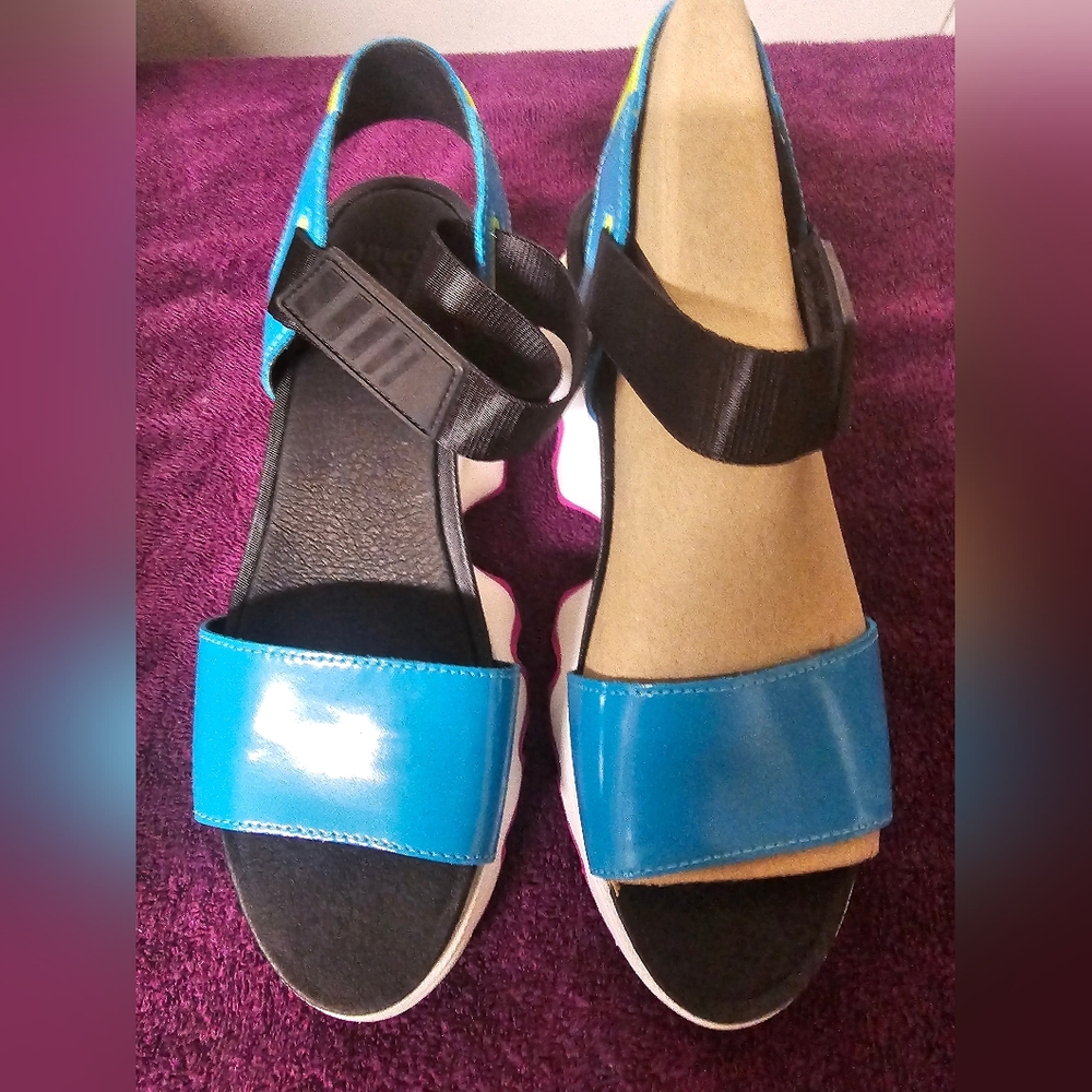 STRAPY WEDGE SOREL SANDAL